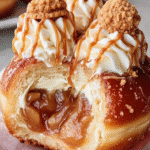 Caramel Apple Pie Stuffed Donuts are a fall delight! 6 Caramel Apple Pie Stuffed Donuts